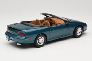 Chevrolet Camaro Z28 Descapotable Verde American Muscle 1:18 7231D0 Metal - imagen 3 de 8