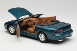 Chevrolet Camaro Z28 Descapotable Verde American Muscle 1:18 7231D0 Metal - imagen 5 de 8