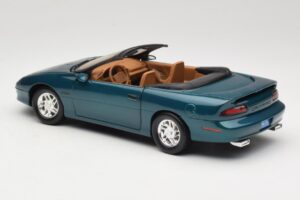 Chevrolet Camaro Z28 Descapotable Verde American Muscle 1:18 7231D0 Metal - imagen 7 de 8