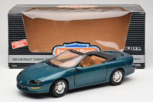 Chevrolet Camaro Z28 Descapotable Verde American Muscle 1:18 7231D0 Metal - imagen 8 de 8
