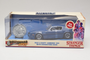 Chevrolet Camaro Z28 Stranger Things With Collectible Coin Metals Diecast 1:24 31110 Metal