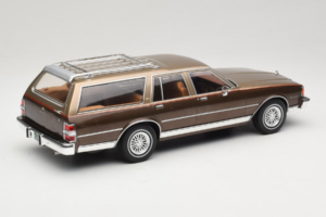 Chevrolet Caprice Estate Wagon Beige MCG 1:18 MCG18476 Metal - imagen 2 de 6