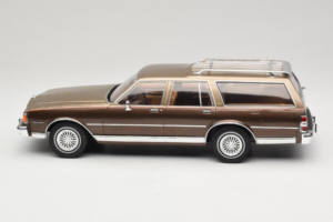 Chevrolet Caprice Estate Wagon Beige MCG 1:18 MCG18476 Metal - imagen 3 de 6