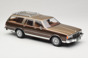 Chevrolet Caprice Estate Wagon Beige MCG 1:18 MCG18476 Metal - imagen 4 de 6