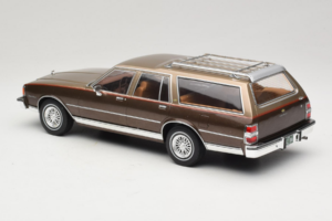 Chevrolet Caprice Estate Wagon Beige MCG 1:18 MCG18476 Metal - imagen 5 de 6