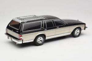 Chevrolet Caprice Estate Wagon Plata & Gris MCG 1:18 MCG18478 Metal - imagen 2 de 6