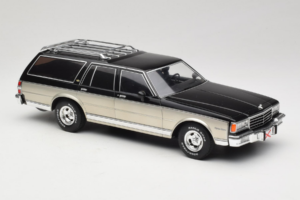 Chevrolet Caprice Estate Wagon Plata & Gris MCG 1:18 MCG18478 Metal - imagen 4 de 6