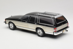 Chevrolet Caprice Estate Wagon Plata & Gris MCG 1:18 MCG18478 Metal - imagen 5 de 6