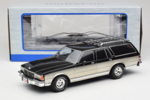 Chevrolet Caprice Estate Wagon Plata & Gris MCG 1:18 MCG18478 Metal - imagen 6 de 6