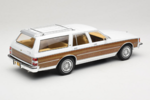 Chevrolet Caprice Estate Wagon Blanco MCG 1:18 MCG18475 Metal - imagen 2 de 6