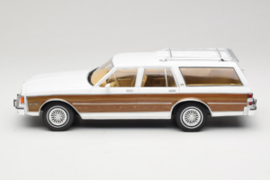 Chevrolet Caprice Estate Wagon Blanco MCG 1:18 MCG18475 Metal - imagen 3 de 6