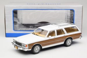 Chevrolet Caprice Estate Wagon Blanco MCG 1:18 MCG18475 Metal - imagen 6 de 6