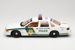 Chevrolet Caprice Metro Dade Policía UT Models 1:18 21024 Metal - imagen 4 de 8