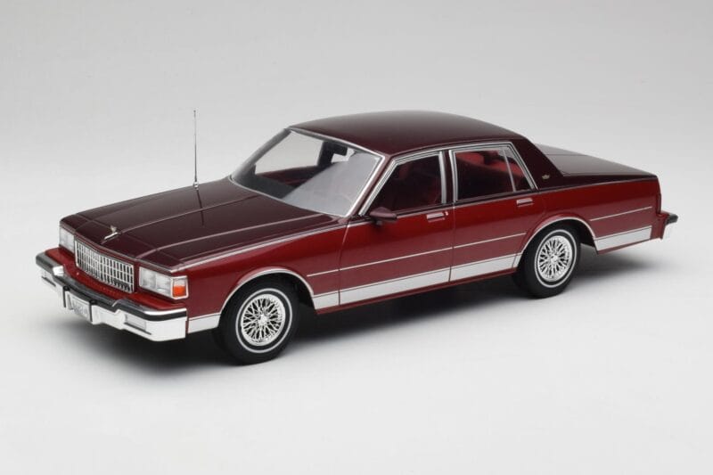 Chevrolet Caprice Rojo Metálico MCG 1:18 MCG18361 Metal
