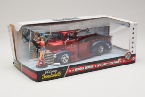 Chevrolet COE Pickup Wonder Woman With Figure Metals Diecast 1:24 30453 Metal - imagen 2 de 3