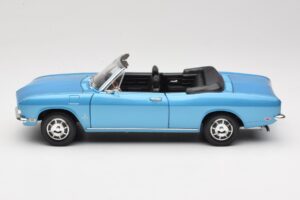 Chevrolet Corvair Monza Descapotable Azul Road Signature 1:18 92498 Metal - imagen 4 de 8