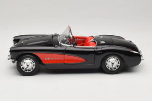Chevrolet Corvette C1 Negro & Rojo Bburago 1:18 3034-M1 Metal - imagen 4 de 8