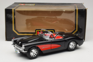 Chevrolet Corvette C1 Negro & Rojo Bburago 1:18 3034-M1 Metal - imagen 8 de 8