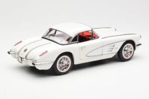 Chevrolet Corvette C1 Spider Hard Top Snowcrest Blanco AUTOart 1:18 71147 Metal - imagen 3 de 8