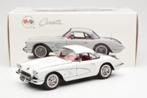 Chevrolet Corvette C1 Spider Hard Top Snowcrest Blanco AUTOart 1:18 71147 Metal - imagen 8 de 8