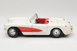 Chevrolet Corvette C1 Blanco & Rojo Bburago 1:18 3024-M3 Metal - imagen 4 de 8