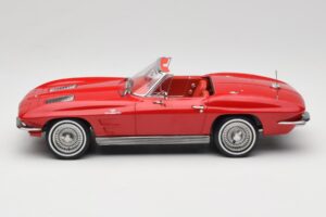 Chevrolet Corvette C2 Sting Ray Descapotable Riverside Red Norev 1:18 189056 Metal - imagen 3 de 6