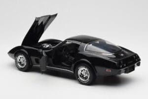 Chevrolet Corvette C3 Negro UT Models 1:18 21071 Metal - imagen 5 de 8