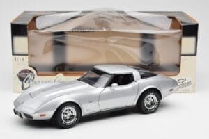 Chevrolet Corvette C3 Plata UT Models 1:18 21072 Metal - imagen 8 de 8