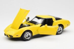 Chevrolet Corvette C3 Amarillo UT Models 1:18 21074 Metal - imagen 2 de 8