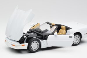 Chevrolet Corvette C4 Descapotable Blanco Maisto 1:18 32830 Metal - imagen 2 de 8