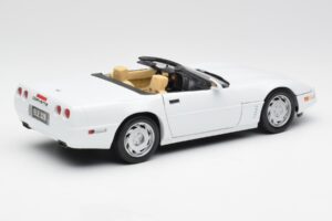 Chevrolet Corvette C4 Descapotable Blanco Maisto 1:18 32830 Metal - imagen 3 de 8