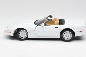 Chevrolet Corvette C4 Descapotable Blanco Maisto 1:18 32830 Metal - imagen 4 de 8