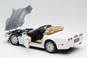 Chevrolet Corvette C4 Descapotable Blanco Maisto 1:18 32830 Metal - imagen 5 de 8