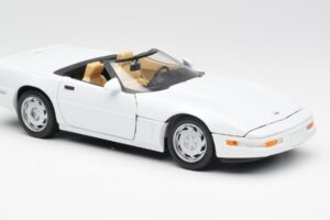 Chevrolet Corvette C4 Descapotable Blanco Maisto 1:18 32830 Metal - imagen 6 de 8