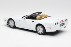 Chevrolet Corvette C4 Descapotable Blanco Maisto 1:18 32830 Metal - imagen 7 de 8