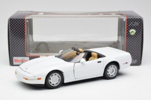 Chevrolet Corvette C4 Descapotable Blanco Maisto 1:18 32830 Metal - imagen 8 de 8
