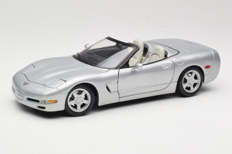Chevrolet Corvette C5 Descapotable Plata Maisto 1:18 50317 Metal