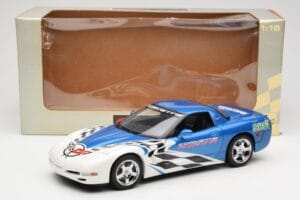 Chevrolet Corvette C5 Pace Car Rolex 24 at Daytona 1999 UT Models 1:18 39944 Metal - imagen 8 de 8