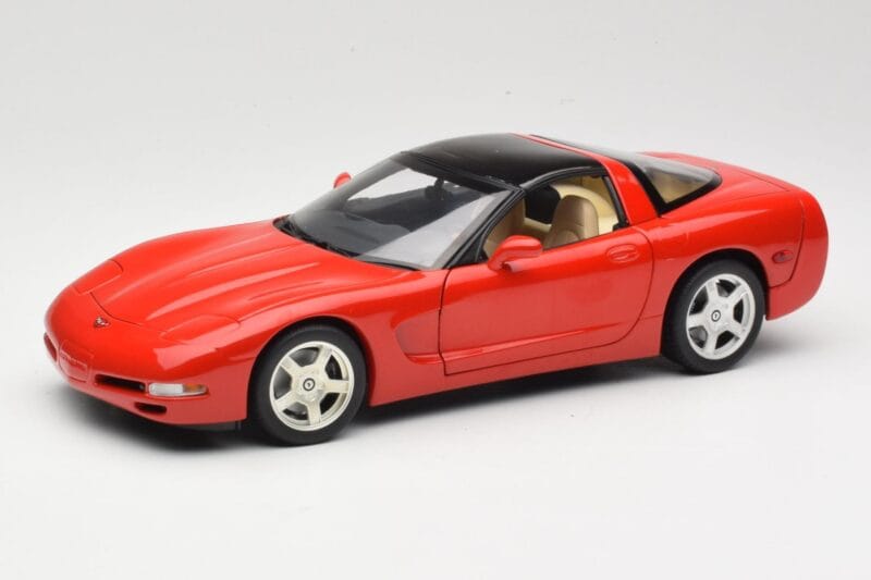 Chevrolet Corvette C5 Targa Rojo UT Models 1:18 21001 Metal