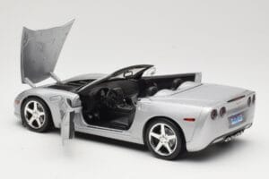 Chevrolet Corvette C6 Descapotable Plata Hot Wheels 1:18 B6052 Metal - imagen 5 de 8