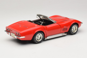 Chevrolet Corvette C3 Descapotable Rojo Revell 1:18 8833-P1 Metal - imagen 3 de 8
