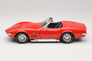 Chevrolet Corvette C3 Descapotable Rojo Revell 1:18 8833-P1 Metal - imagen 4 de 8