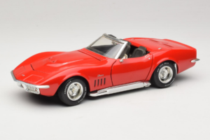 Chevrolet Corvette C3 Descapotable Rojo Revell 1:18 8833-P1 Metal
