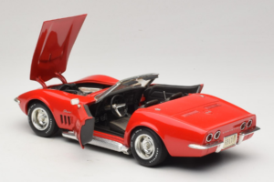 Chevrolet Corvette C3 Descapotable Rojo Revell 1:18 8833-P1 Metal - imagen 5 de 8