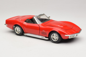 Chevrolet Corvette C3 Descapotable Rojo Revell 1:18 8833-P1 Metal - imagen 6 de 8