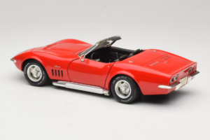Chevrolet Corvette C3 Descapotable Rojo Revell 1:18 8833-P1 Metal - imagen 7 de 8