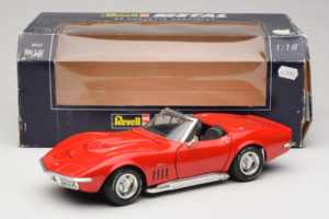 Chevrolet Corvette C3 Descapotable Rojo Revell 1:18 8833-P1 Metal - imagen 8 de 8