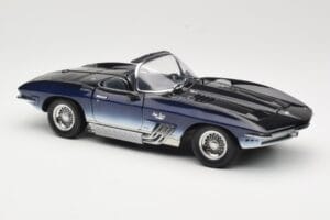 Chevrolet Corvette Mako Shark Azul Oscuro UT Models 1:18 21061 Metal - imagen 6 de 8