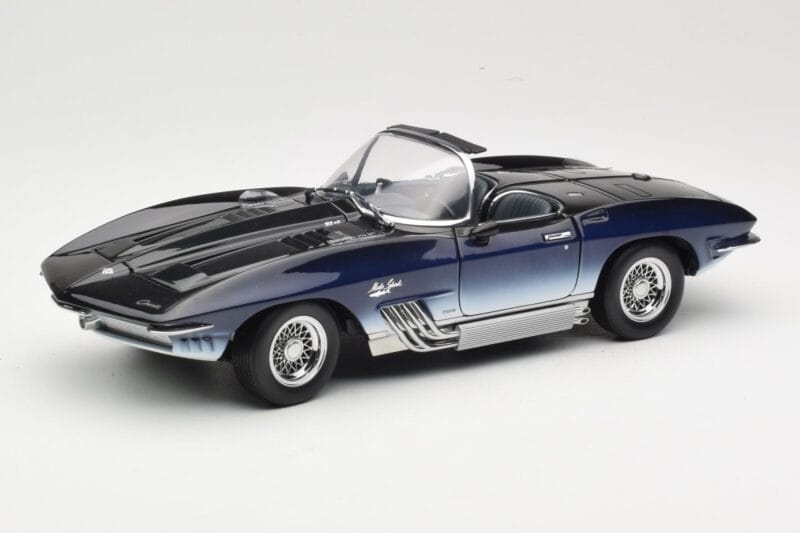 Chevrolet Corvette Mako Shark Azul Oscuro UT Models 1:18 21061 Metal