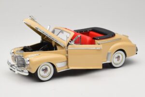 Chevrolet Deluxe Descapotable Beige Eagle Collectibles 1:18 3022518 Metal - imagen 2 de 8